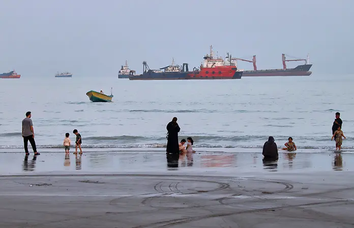 Atacan a petroleros de EAU en Ormuz