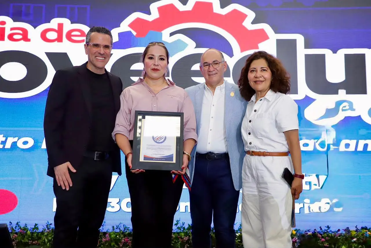 Cierra Feria de Proveeduría con dos convenios empresariales