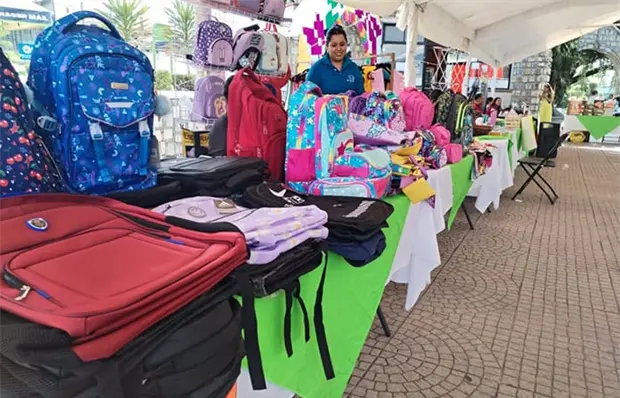 Feria del Regreso a Clases, solitaria