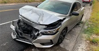 Impactan camioneta y autom&oacute;vil; 4 lesionados