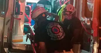 Motociclista se estampa contra equino