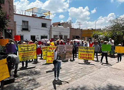 Protestan ejidatarios por despojo de tierras Protestan ejidatarios por despojo de tierras
