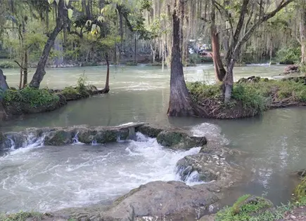 Aumenta nivel de r&iacute;os; mantienen vigilancia en la Huasteca
