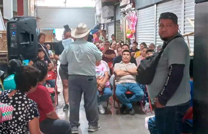 Citan locatarios del Colón a la prensa a reunión y los corren