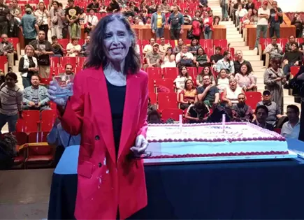 Mar&iacute;a Rojo recibe homenaje en teatro de Tlatelolco