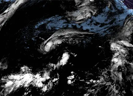 Servicio meteorol&oacute;gico alerta por hurac&aacute;n Lala en Hawai