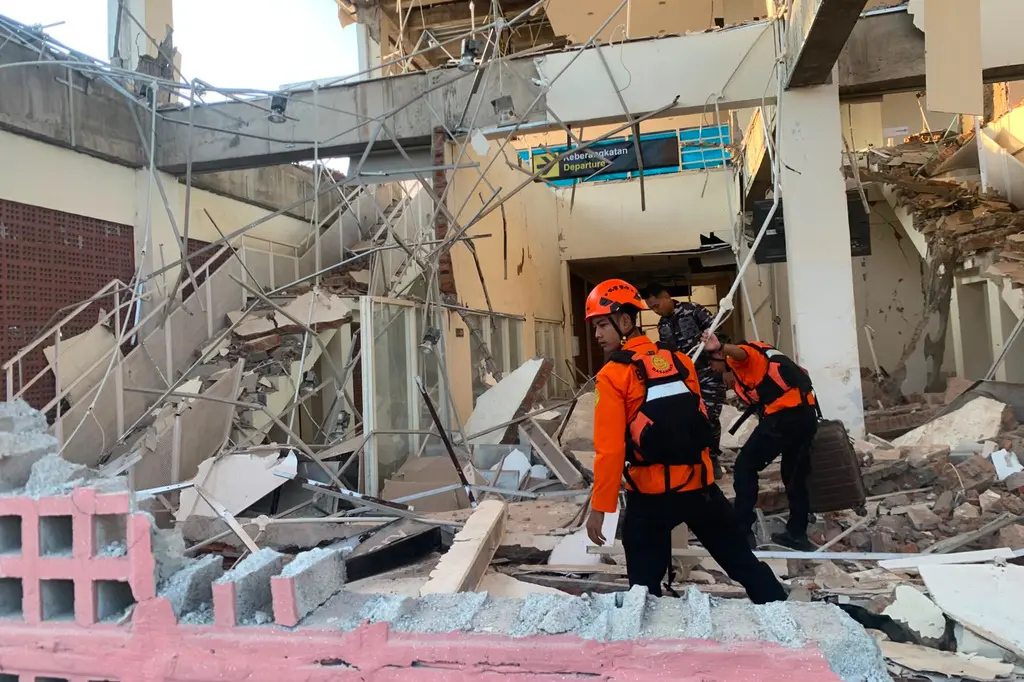 Terremoto en Indonesia deja 53 muertos y miles desplazados