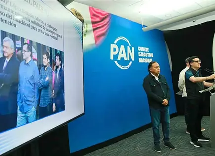 "Andy, cabeza del huachicol fiscal" "Andy, cabeza del huachicol fiscal"