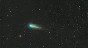Cometa multiplica su brillo casi 10 mil veces