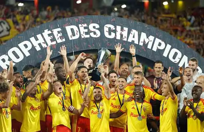 Con 10 hombres, Lens gana su 1ra. Supercopa