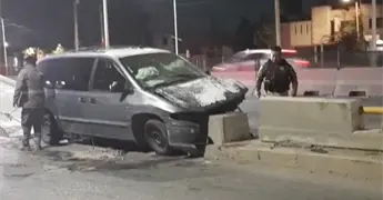 Dos lesionados al chocar contra muro en Circuito Potos&iacute;