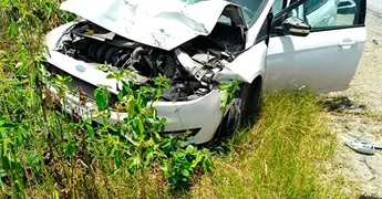 Dos lesionados, el saldo de un aparatoso percance carretero