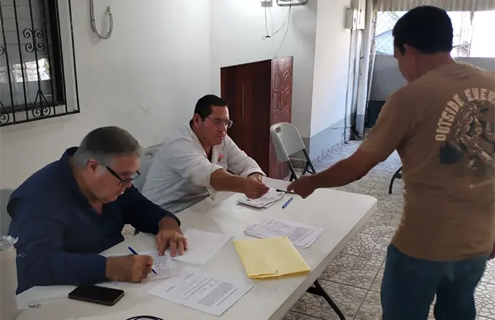 En paz y con poca participación cañeros eligen nuevo dirigente