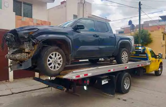 Roban camioneta, chocan y la abandonan en Muñoz
