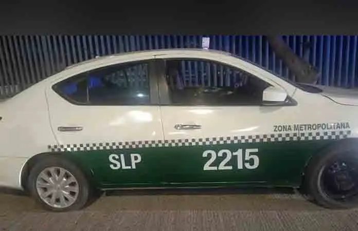 Hallan a hombre sin vida en un taxi Hallan a hombre sin vida en un taxi