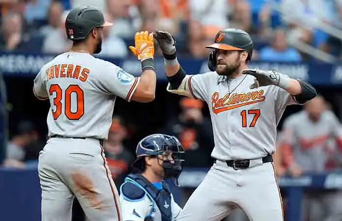 Orioles anotan 7 en la 6ta. y superan a Rays