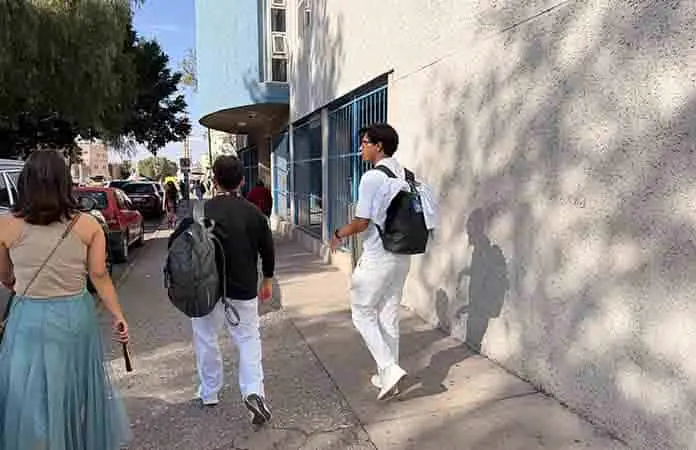 Enfrentan estudiantes rentas de m&aacute;s de $6 mil