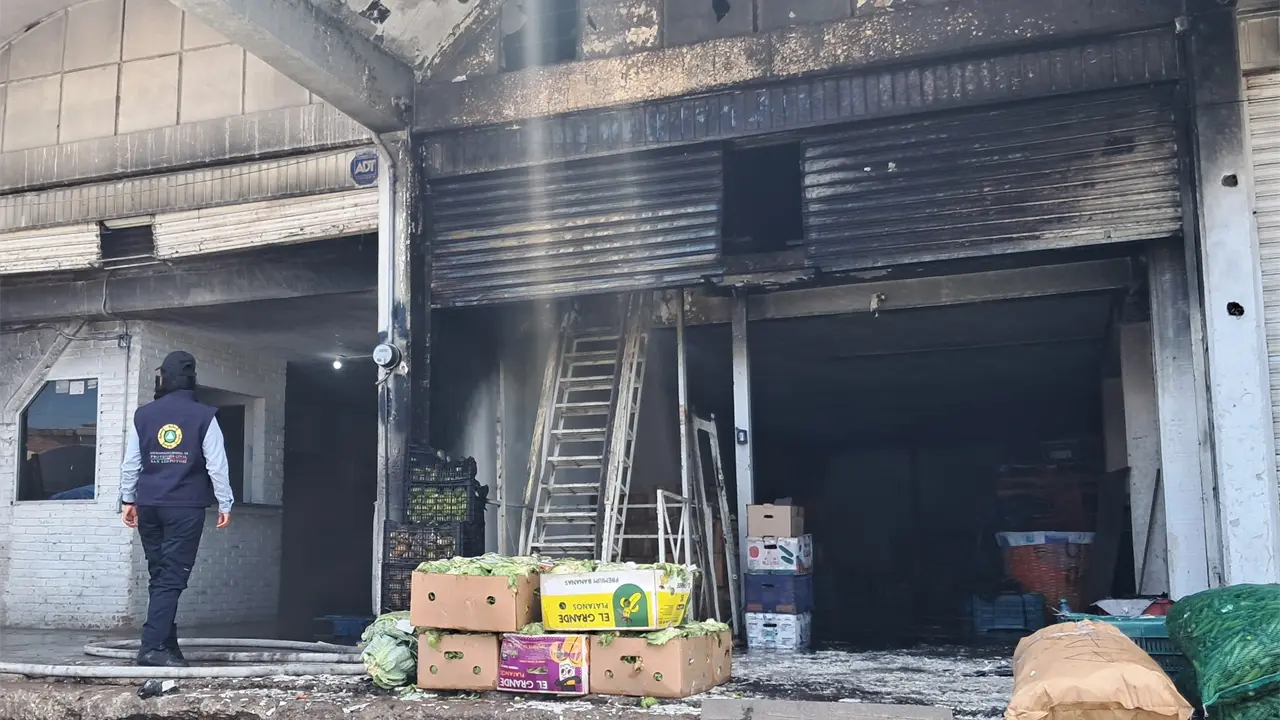 Video | Incendio consume bodega de Abastos