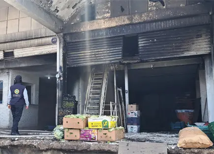Video | Incendio consume bodega de Abastos Video | Incendio consume bodega de Abastos