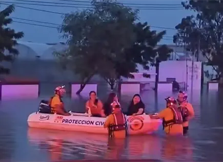 Lluvias dejan m&aacute;s de 45 rescatados en Culiac&aacute;n