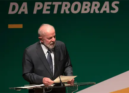 Lula visita embarcaci&oacute;n de Petrobras tras hallazgo petrolero en Amap&aacute;