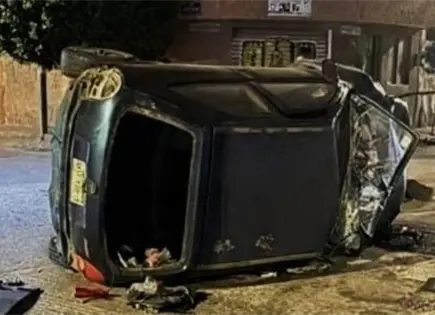 Abandonan auto volcado en Mar&iacute;a Cecilia