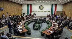 Chocan priistas y consejeros del INE