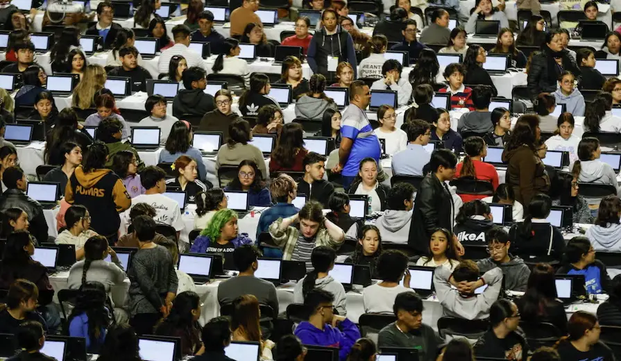 Concluye en el Palacio de los Deportes examen extraordinario de ingreso a la UNAM