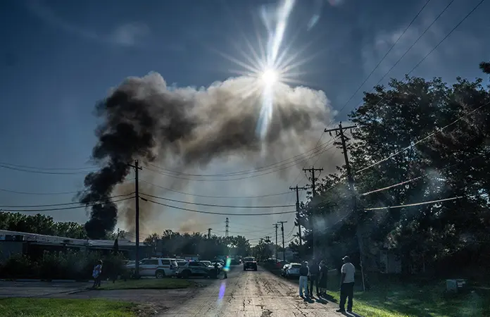 Explosiones en fábrica dejan 2 muertos