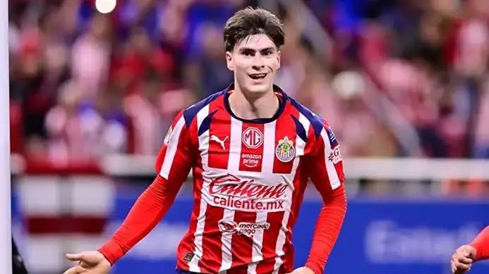 "Hormiga" González deja Chivas para fichar con Olympiacos