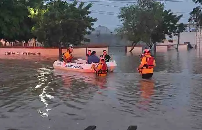 Intensas lluvias azotan en el noroeste del país