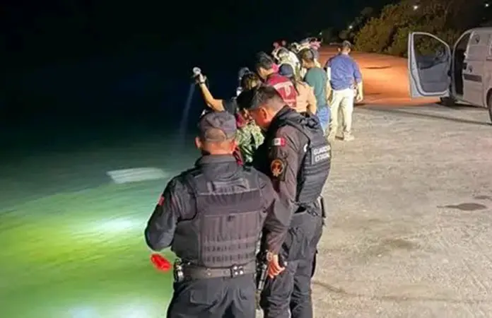 Mueren cuatro marinos ahogados al caer a río
