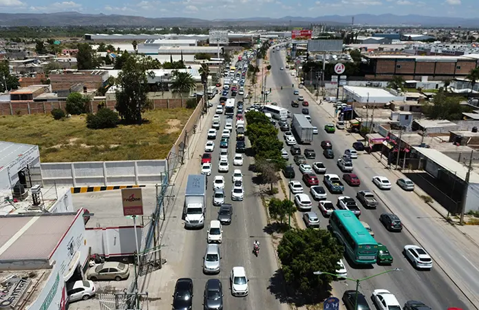 Obras en carretera a Rioverde aletargan tráfico de la vialidad