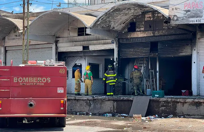 Se incendian dos bodegas en Abastos