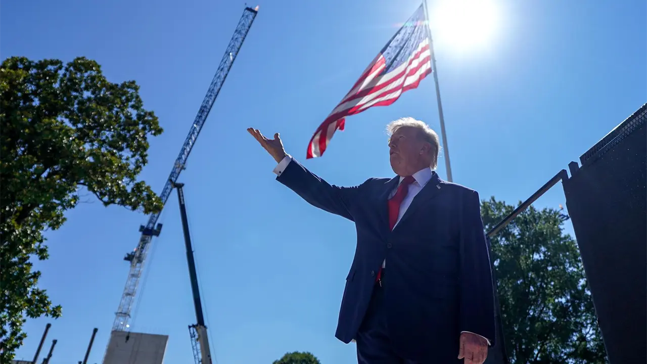 Trump amenaza con "asfixiar" la economía de Irán