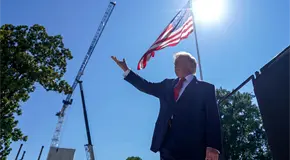 Trump amenaza con "asfixiar" la econom&iacute;a de Ir&aacute;n