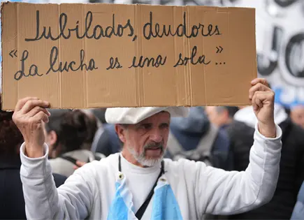 Endeudamiento masivo en Argentina genera movilización frente a Economía Endeudamiento masivo en Argentina genera movilización frente a Economía