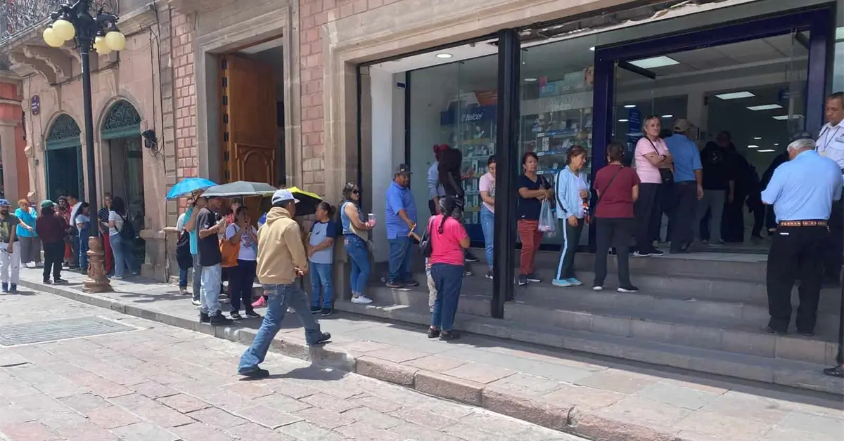 Filas de varias horas para reactivar l&iacute;neas telef&oacute;nicas