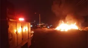 Incendio de llantas moviliza a cuerpos de emergencia