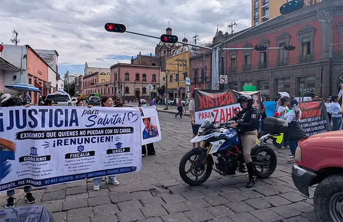 Marchan a la FGE familias de víctimas