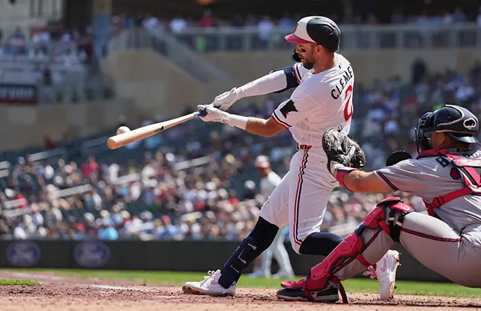 Mellizos ganan a Bravos para llevarse la serie