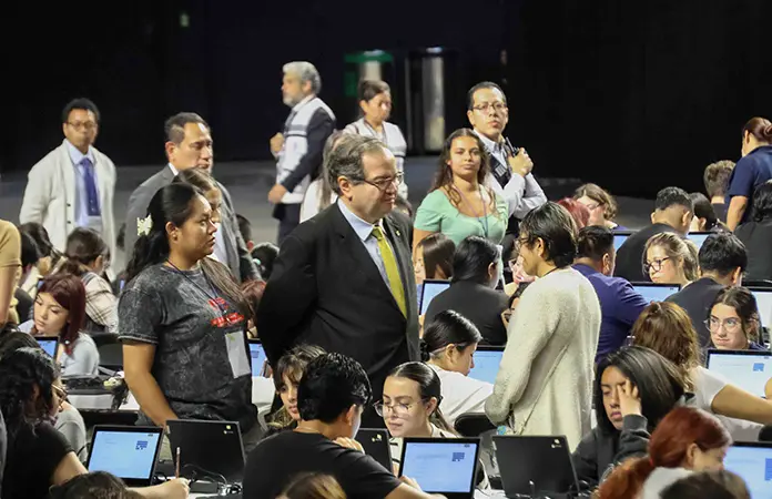 Se analiza volver a presenciales: rector