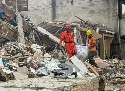 Sube a 319 la cifra de muertos por terremoto en Colombia
