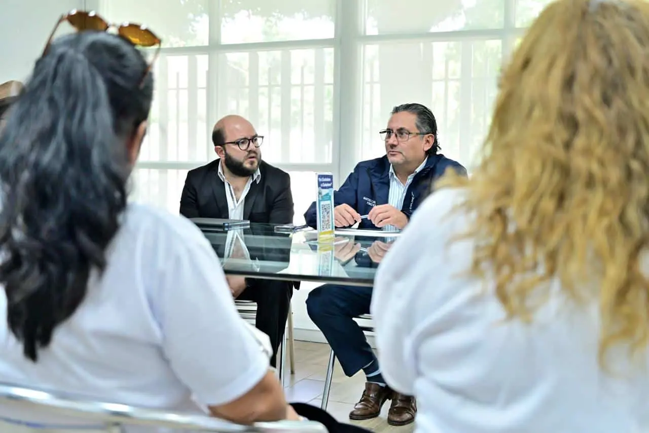 Tras marcha, Fiscalía recibe a familiares de dos víctimas