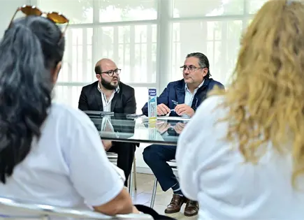 Tras marcha, Fiscal&iacute;a recibe a familiares de dos v&iacute;ctimas