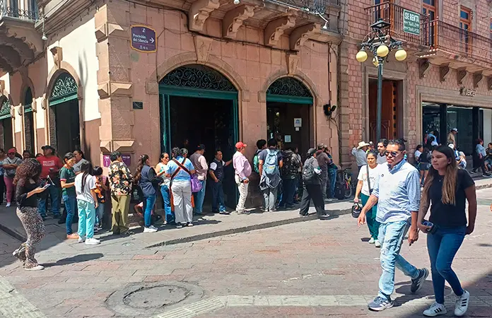 Abarrotan registro de líneas celulares