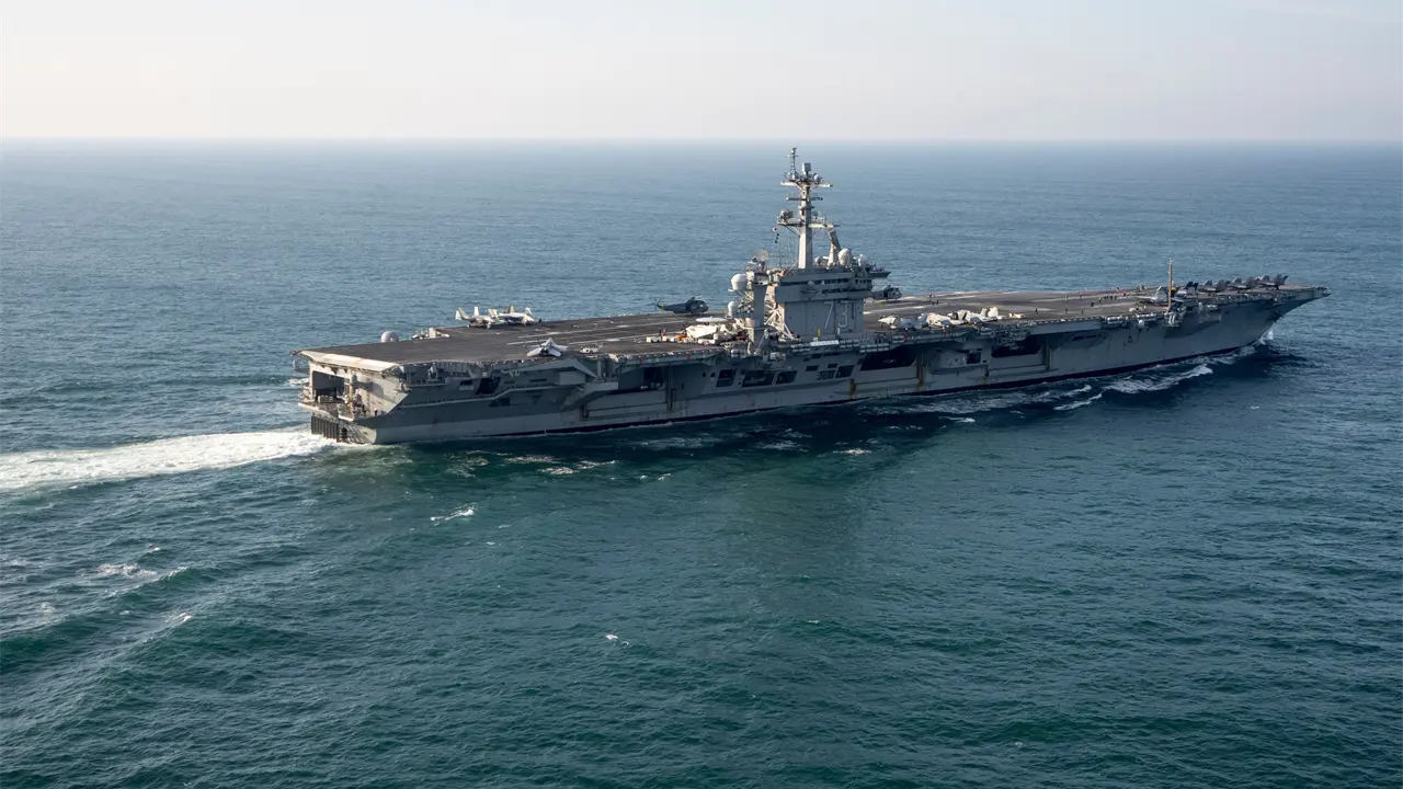 El portaaviones USS Washington llega a Oriente Medio y releva al Lincoln