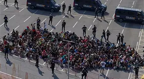 Espa&ntilde;a no sabe qu&eacute; hacer con migrantes
