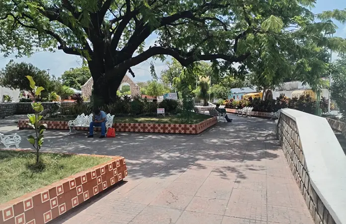 Quitarán sexoservidoras de la plaza principal