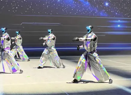 Robots boxean, bailan K-pop y sirven helado en nuevo parque de Seúl Robots boxean, bailan K-pop y sirven helado en nuevo parque de Seúl